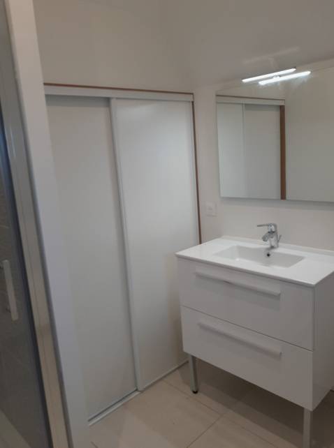 façade coulissante et meuble vasque